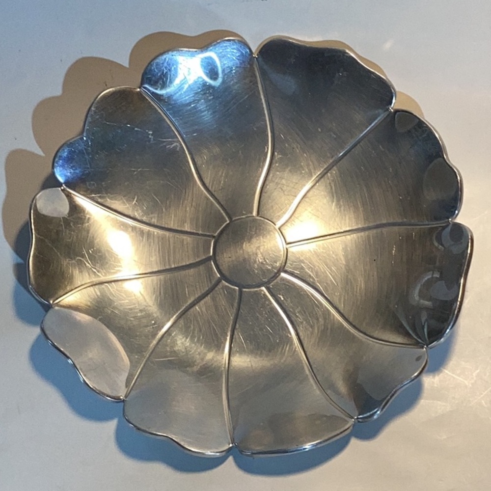 Cuisinart by Towle aluminum platter, round, flower shaped, 12”.